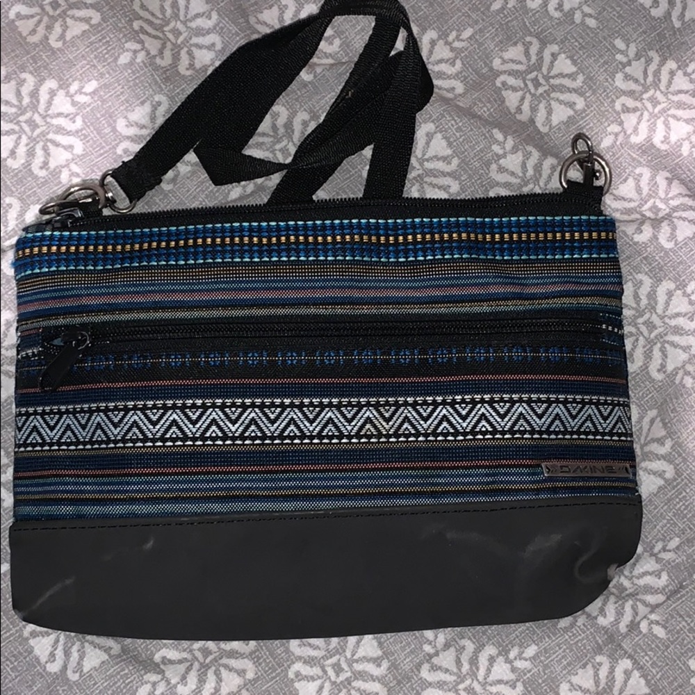 Dakine body strap purse